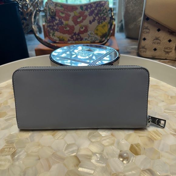 Authentic Coach Accordian blue gray zip around wallet! - Picture 3 of 5